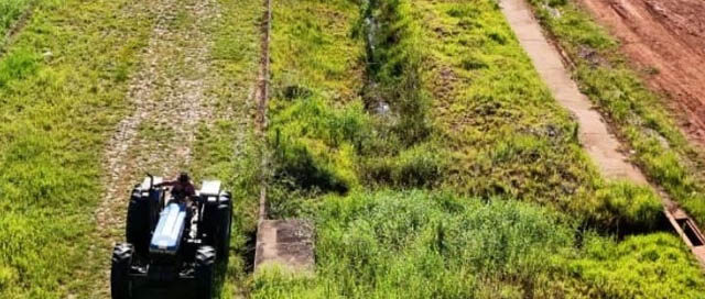 CANDELARIA: Desmalezan y limpian la avenida Roque Sáenz Peña en todo su trazado